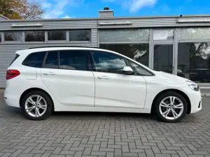 BMW 218 Baureihe 2 Gran Tourer 218 i Advantage/ 7 Si Bild 5