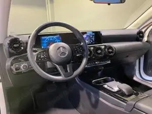 Mercedes-Benz A 200 7G-DCT  MBUX NAVI+ /PTS/DAB/17"/SHZ/Kamera Bild 3