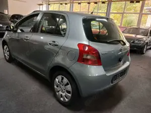 Toyota Yaris Sol KLIMA TÜV AU NEU Bild 4