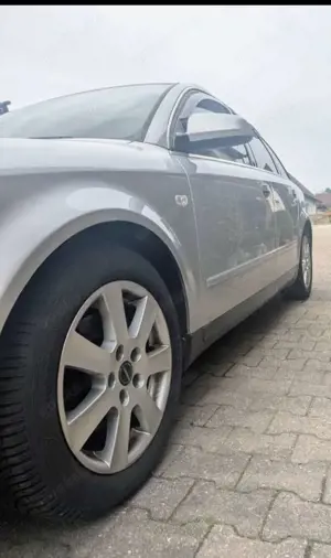 Audi A4 Avant 1.9 TDI quattro Bild 3