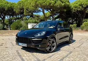 Porsche Cayenne Cayenne GTS. PASM. 21" Turbo Felgen. Schwarz perl
