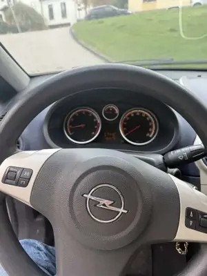 Opel Corsa 2 hand letzte jahr 2024 4000€ inv Rentnerin Auto