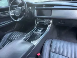 Jaguar XF Sportbrake Portfolio AWD 4x4 ! Motorschaden !