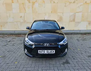 Hyundai i20 Trend *PANORAMA*SHZ*PDC*ALU*ALLWETTER* Bild 2