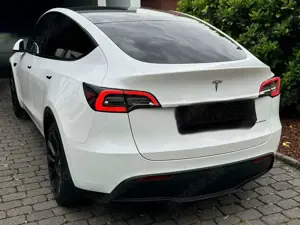 Tesla Model Y Model Y Long Range Dual Motor AWD Bild 3