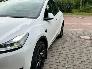 Tesla Model Y Model Y Long Range Dual Motor AWD Bild 2