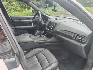 Maserati Levante S Q4 GranSport Bild 5