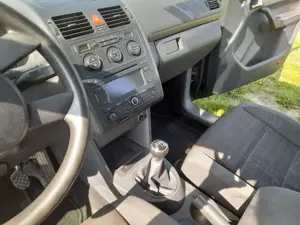 Volkswagen Touran Touran 2.0 TDI DPF Trendline Bild 3