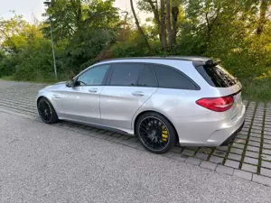 Mercedes-Benz C 63 AMG AMG C 63 T AMG Speedshift 7G-MCT Bild 2