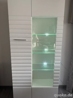 Wohnzimmer Zwei vitrine mit licht 