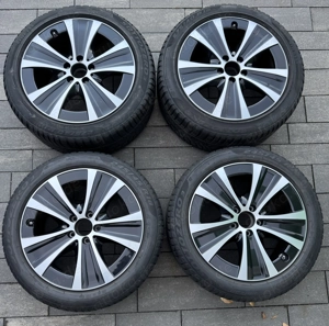 4 Winterreifen auf Felge  Mercedes E300e 4MATIC W 213 (Mopf) ab Bj. 2021  