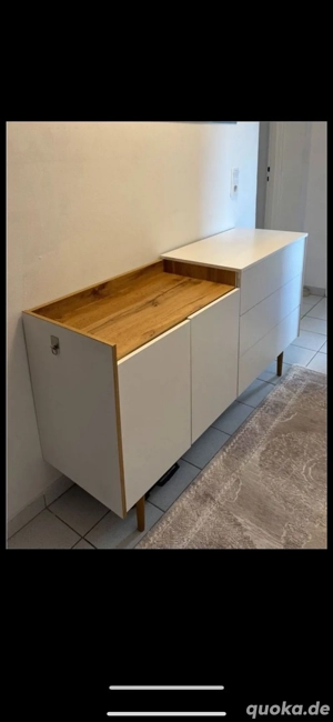 Kommde mit Holzelement