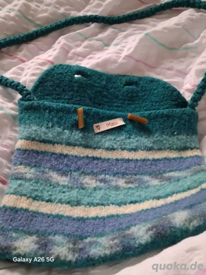 Grün gestreifte Filztasche