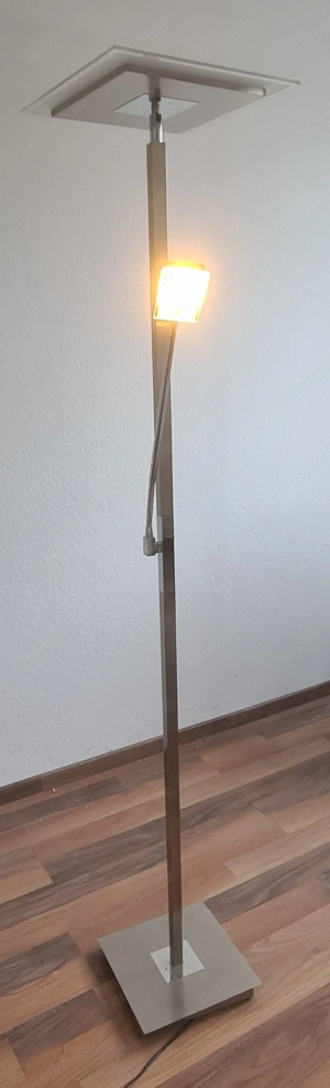 Teilen Stylische LED Stehlampe mit Lesearm   Metall, dimmbar, modern & funktional