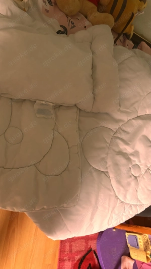 Verschenke Oberbett und Bettwäsche für Kinder