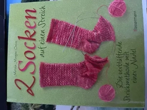 Buch - 2 Socken auf einen Streich