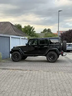 Jeep Wrangler Unlimited Hard-Top 2.8 CRD DPF Automatik Sahara Bild 4
