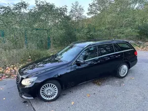 Mercedes-Benz E 220 7G/Leder/COMAND/Spurhalte/Totwinkel/LED-Kurven Bild 1