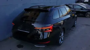 Skoda Superb 1.4 TSI iV DSG SPORTLINE Virtual/Navi/AHK Bild 3