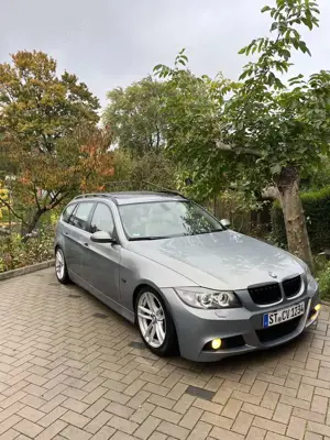 BMW 325 BMW E91 NEU TÜV / PANORAMA / VOLL AUSSTATTUNG