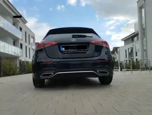 Mercedes-Benz A 180 A 180 7G-DCT AMG Line Bild 4