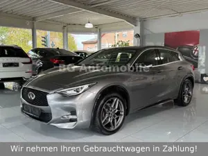 Infiniti Q30 S 1.6 *Panorama*Automatik*Navi*
