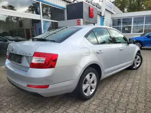 Skoda Octavia ELEGANCE SHZ AHK TEILLEDER 8FACH BEREIFT Bild 5