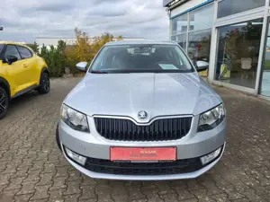 Skoda Octavia ELEGANCE SHZ AHK TEILLEDER 8FACH BEREIFT Bild 3