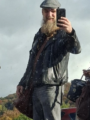 M, 50, Bikertyp mit Vollbart und langhaarig sucht spontane Frau für Sex ohne große Anlaufzeit