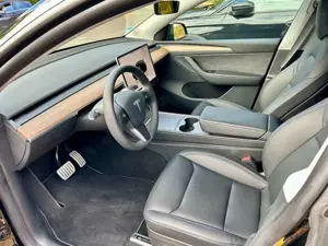 Tesla Model Y Model Y Performance Dual Motor AWD Bild 4