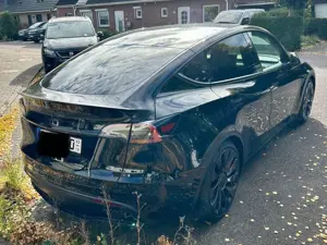 Tesla Model Y Model Y Performance Dual Motor AWD Bild 3