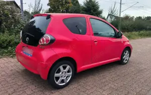 Toyota Aygo CoolRed Bild 2