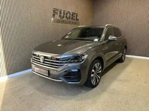 Volkswagen Touareg 4.0 V8 TDI R-Line 4M PANO|AHK|LUFT|Headup|Standhei Bild 2