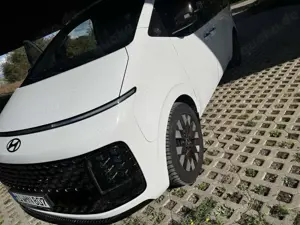 Hyundai STARIA 2.2 CRDi Allrad Signature