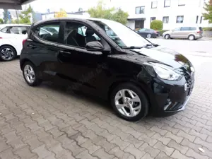 Hyundai i10 Trend KLIMAAUT. SHZ LHZ  APPLE PDC Bild 3