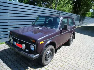 Lada Niva 4x4 (2121), Benzin und LPG (Flüssiggas)
