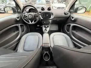 smart forTwo fortwo 66kW DCT prime SPORT*LEDER*NAVI*JBL*KAM Bild 3