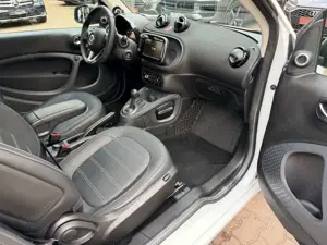 smart forTwo fortwo 66kW DCT prime SPORT*LEDER*NAVI*JBL*KAM Bild 5