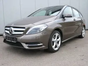 Mercedes-Benz B 200 Sport-Paket NAVI/BIXENON/PDC/AHK/RFK