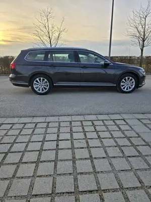Volkswagen Passat Variant 2.0 TDI SCR DSG Highline Bild 2
