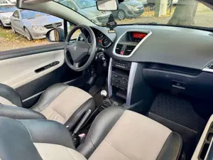 Peugeot 207 CC Cabrio Klima Leder 16Zoll Alu Servo Elektr-Dach Bild 2