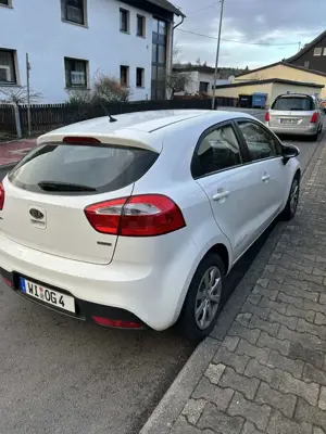 Kia Rio 1.4 CRDI Fifa World Cup Edition Bild 3