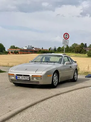 Porsche 944 Turbo Bild 2