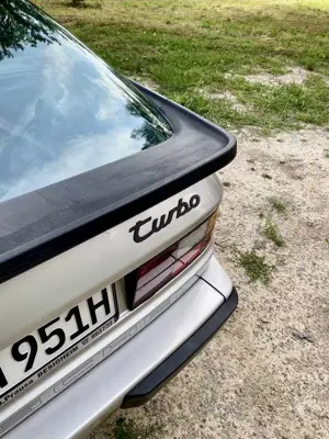 Porsche 944 Turbo Bild 4
