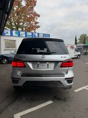 Mercedes-Benz GL 63 AMG 4Matic Speedshift Plus 7G-TRONIC Bild 5