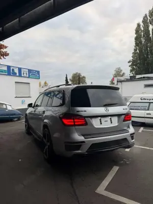 Mercedes-Benz GL 63 AMG 4Matic Speedshift Plus 7G-TRONIC Bild 2