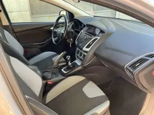 Ford Focus Turnier 1.6 TDCi DPF Champions Edition Bild 3