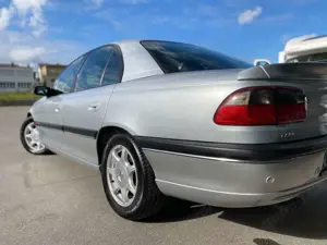 Opel Omega 3.0 MV6 Bild 4