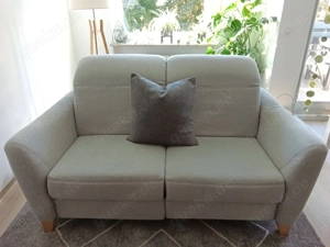 2 Sitzer Couch mit Hocker