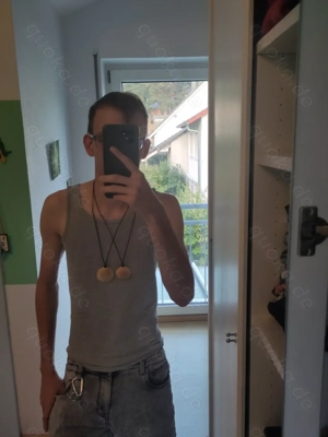 22 sucht milf oder ältere Dame